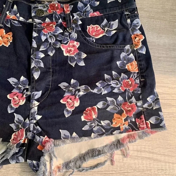 Citizens Of Humanity Chloe Floral Cutoff Shorts 29 - Picture 5 of 10